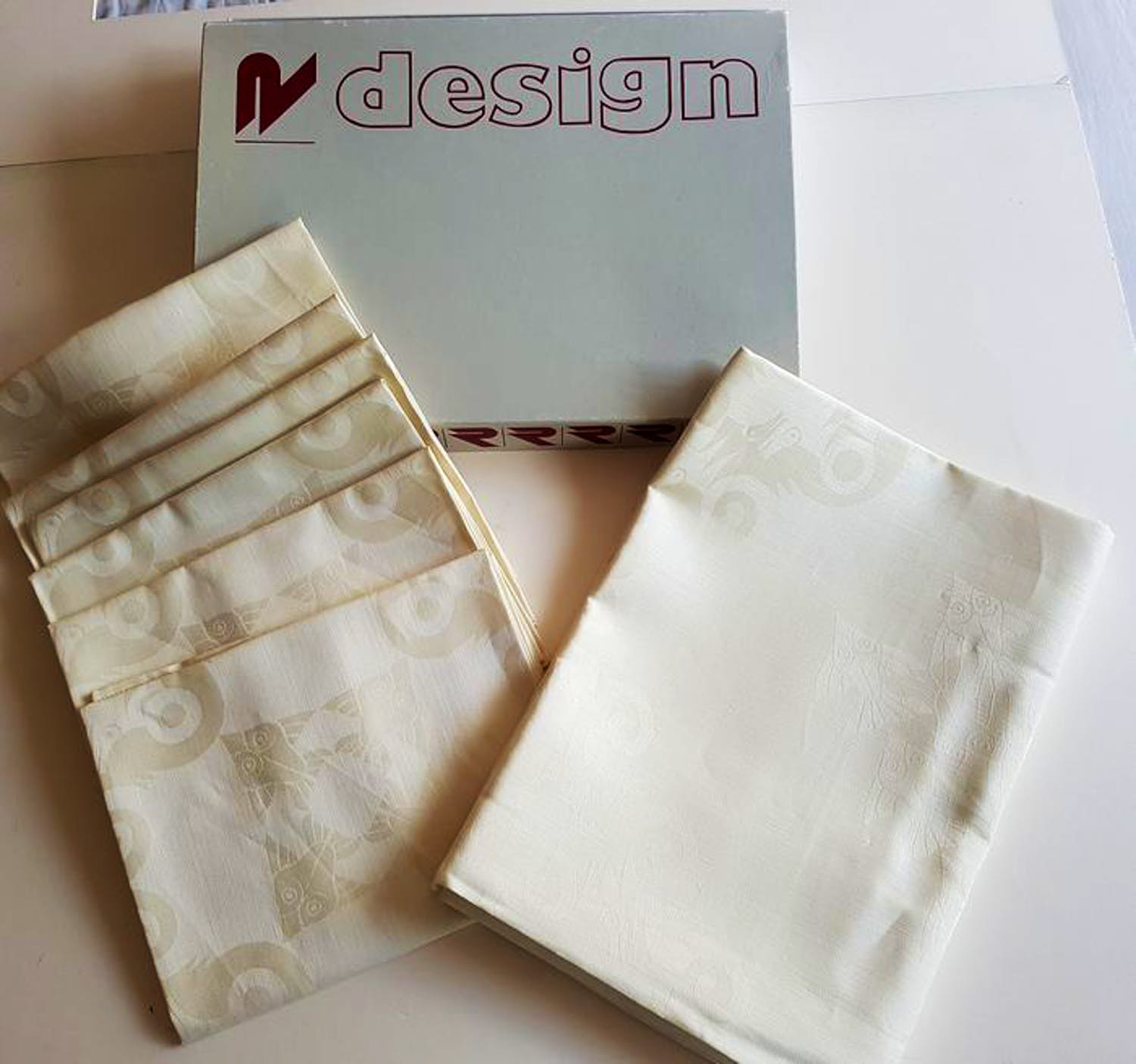 M.C. Escher - Tafellaken en 6x servetten - Vis en Zeepaard verkocht voor € 295!