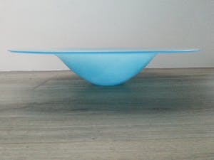 Niet of onleesbaar gesigneerd - Licht blauwe glazen vaas kopen? Bied vanaf 10!