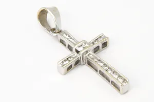 Fijn Wit-gouden 14 karaats Kruis/Crucifix hanger - met diamant - 0.20ct kopen? Bied vanaf 130!