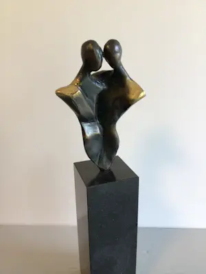 Joop van Nugteren - Sculptuur “ Schouder aan schouder “ kopen? Bied vanaf 119!