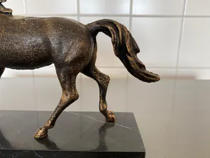 Niet of onleesbaar gesigneerd - paardje in galop kopen? Bied vanaf 1!