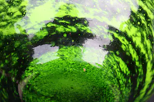 Niet of onleesbaar gesigneerd - Wonderschoon Grote Handgeblazen Melkglazen Kunsternaars Bolvaas (20e eeuw) kopen? Bied vanaf 1!