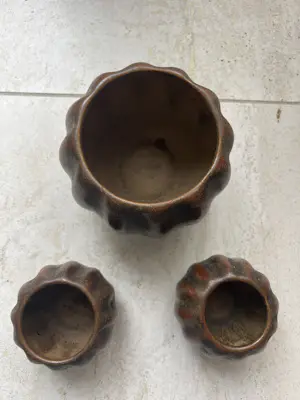 Plateelbakkerij Zuid-Holland - Set van 3 vintage Plazuid Gouda aardewerk vaasjes – “Muwelee” glazuur kopen? Bied vanaf 35!