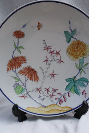 Niet of onleesbaar gesigneerd - Prachtige Orginele Porseleinen Kakimon Schotel Bloemen op Rots Partij en Insekt kopen? Bied vanaf 1!