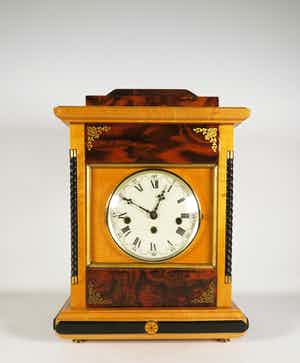 Selva - Klok. Met uurwerk van Frans Hermle (made in Germany) en sticker van Selva verkocht voor € 1!