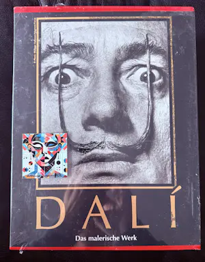 Salvador Dali - “Das malerische Werk". Complete ouvre in 2 cassettes. kopen? Bied vanaf 40!