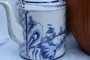 Niet of onleesbaar gesigneerd - Fraaie Draagbare Porseleinen theepot warmhoud reisset (20e eeuw kopen? Bied vanaf 1!