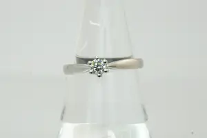 34- Moderne en stijlvolle solitair in 14 karaat witgoud met 0.25ct briljant H/VS kopen? Bied vanaf 220!