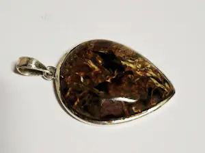 Nieuwe hartvormige hanger met gouden Pietersiet kopen? Bied vanaf 70!