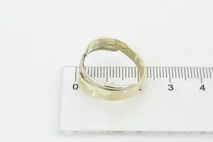 7 - Mooi vormgegeven 14krt bi-color solitair ring met diamant 0.05crt (briljant) kopen? Bied vanaf 240!