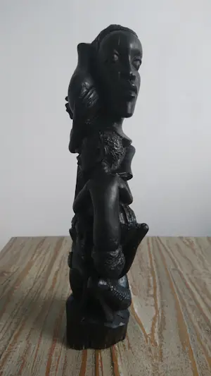 Niet of onleesbaar gesigneerd - Ebbenhouten Afrikaanse levensboom kopen? Bied vanaf 1!