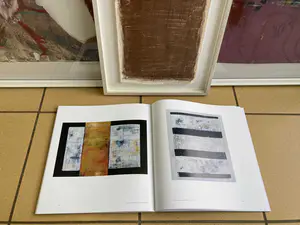 Ineke van Koningsbruggen - zonder titel, met baklijst en bijbehorend een boek. kopen? Bied vanaf 225!