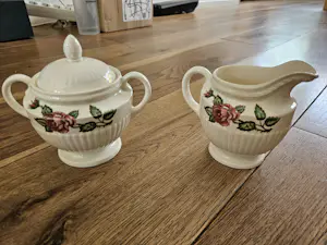 Wedgwood - Moss Rose of Etruria & Barlaston koffieset met roomstel - 16 delig kopen? Bied vanaf 35!