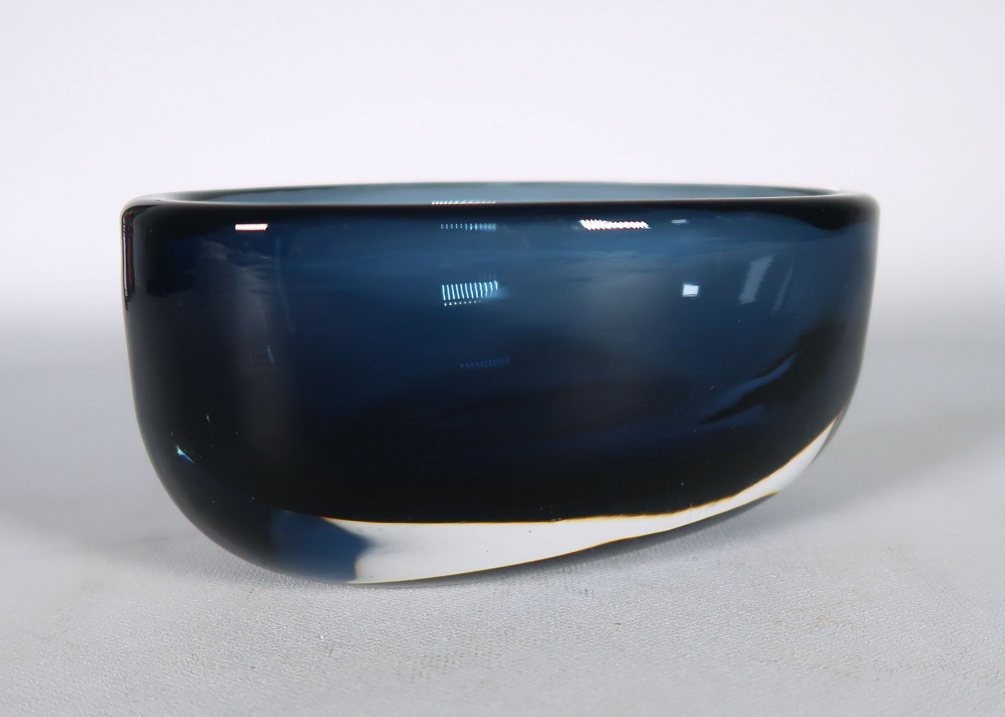 Orrefors - Glas, Ovaal donkerblauw unterfang schaaltje kopen? Bied vanaf 20!