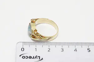 84 -  Klassiek model 14krt gouden ring met ovalen steen kopen? Bied vanaf 200!