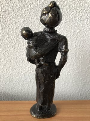 Niet of onleesbaar gesigneerd - Prachtig bronzen beeld - Moeder met kind in draagdoek. kopen? Bied vanaf 1!