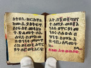 Ethiopie - Ethiopia - Handwritten Coptic Manuscript with handpainted icons. kopen? Bied vanaf 75!