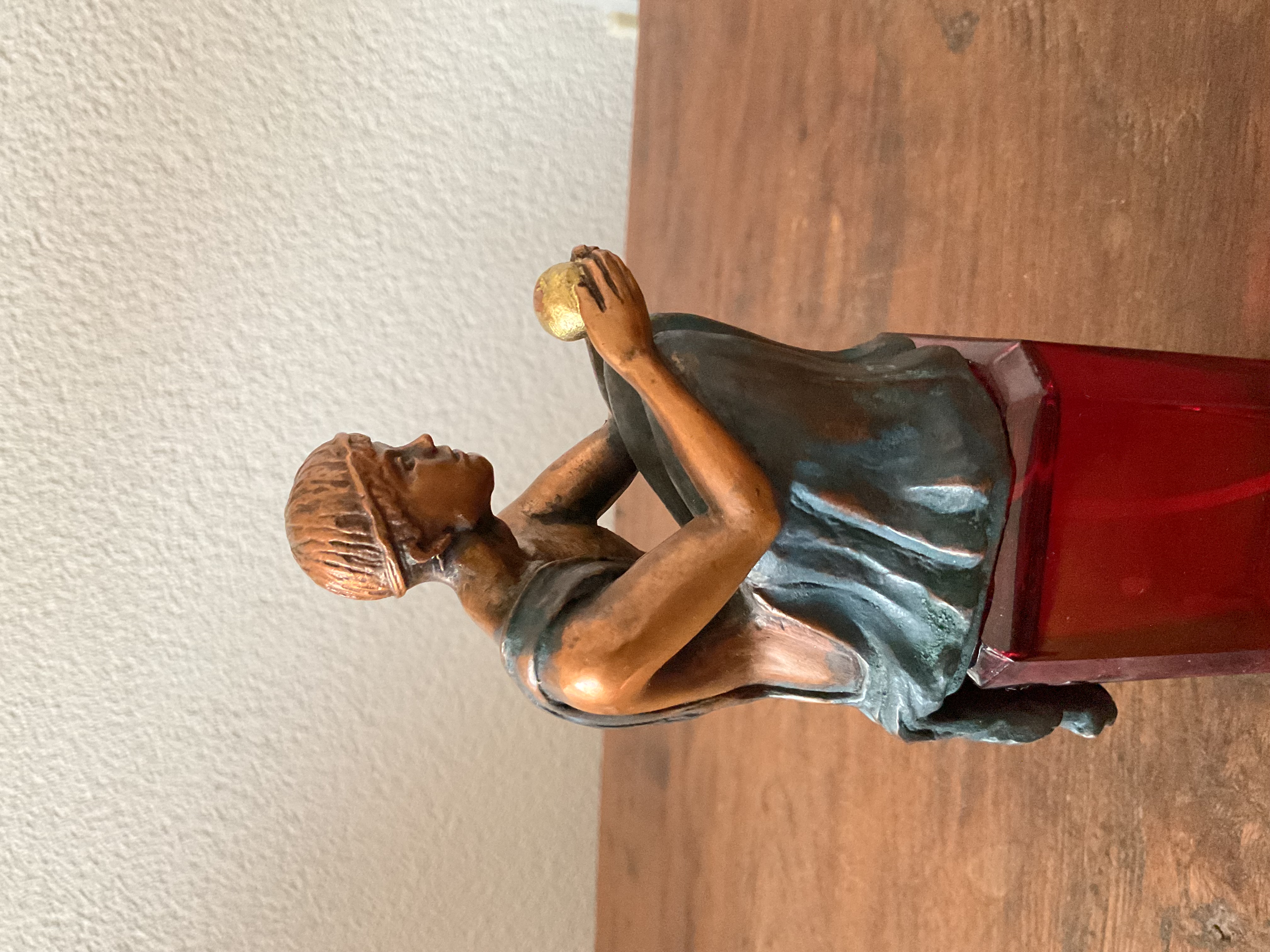Patrizia Guerresi - Bronzen Sculptuur, titel Paris, op parfumfles E&C gesigneerd en met certificaat kaufen? Bieten Sie von 125!