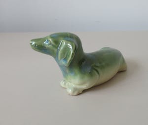 Niet of onleesbaar gesigneerd - Twee keramische teckels kopen? Bied vanaf 1!