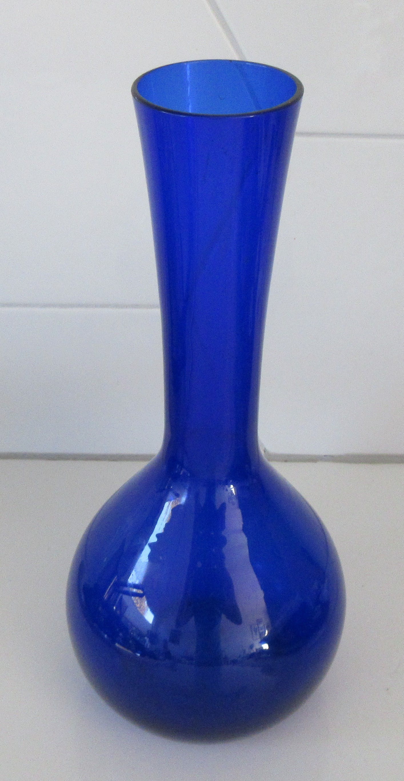 Glasfabriek Gullaskruf - Cobalt blauwe glazen "Bulb vase" ontwerp Arthur Percy kopen? Bied vanaf 25!