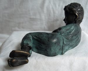 Niet of onleesbaar gesigneerd - Bronzen leesbeeld / leesbeeldje , “Meisje“ kopen? Bied vanaf 1!