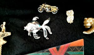 Curiosa - Bijzondere collectie vintage broches 11 stuk's kopen? Bied vanaf 1!