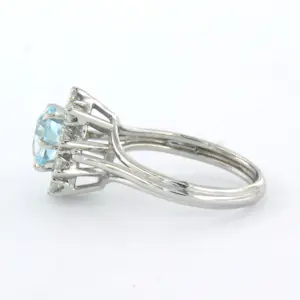 18k gouden ring met topaas en erom heen briljant geslepen diamant tot. 0.40ct kopen? Bied vanaf 660!