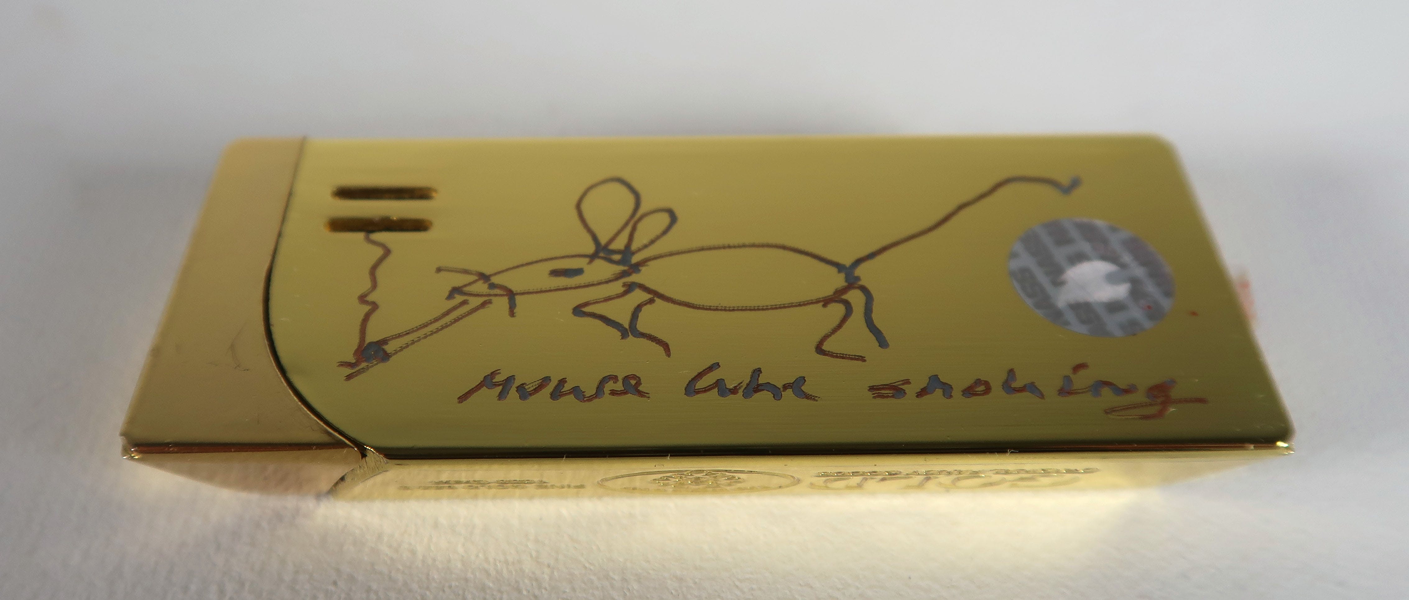 Ted Noten - 2 Gegraveerde aanstekers ''Mouse ... smoking'' en ''Me love you'' kopen? Bied vanaf 100!