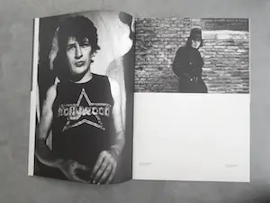 Rineke Dijkstra - en anderen - 20 Grote Fotografen - Uitgave Volkskrant 2011 - 45 x 33 x 11 cm kopen? Bied vanaf 50!