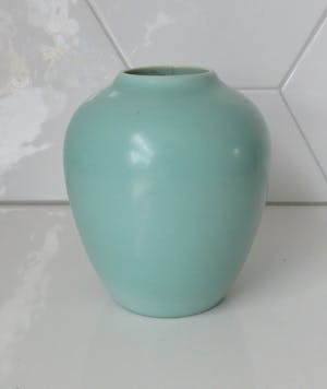 Plateelfabriek Schoonhoven N.V. - Celadon kleurig platelen vaasje kopen? Bied vanaf 10!