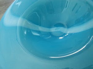Niet of onleesbaar gesigneerd - Licht blauwe glazen vaas kopen? Bied vanaf 10!
