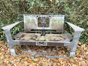 Cor de Ree - mooi "art deco" geïnspireerde tuinbank van staal, glas-en-lood kopen? Bied vanaf 150!