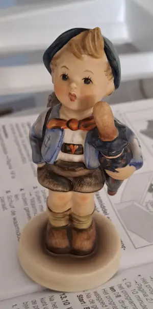 Porzellanfabrik W. Goebel - Hummeltje met biggetje op rug kopen? Bied vanaf 43!