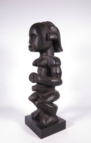 Fang Ntumu - Hout en koper, Staand vrouwenfiguur kopen? Bied vanaf 1!