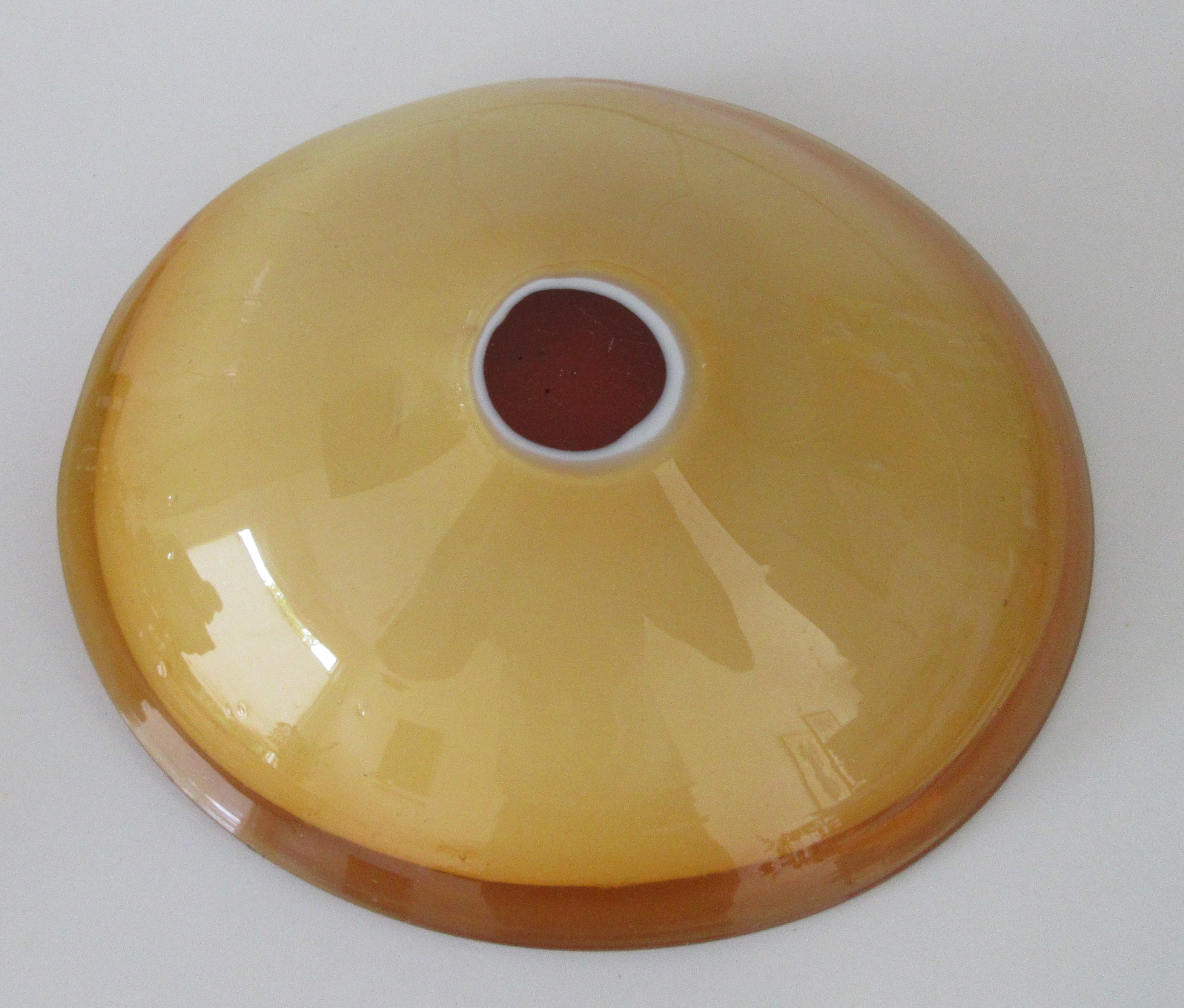 Niet of onleesbaar gesigneerd - Murano amber en ivoor witte glazen vrijgevormde schaal kopen? Bied vanaf 1!