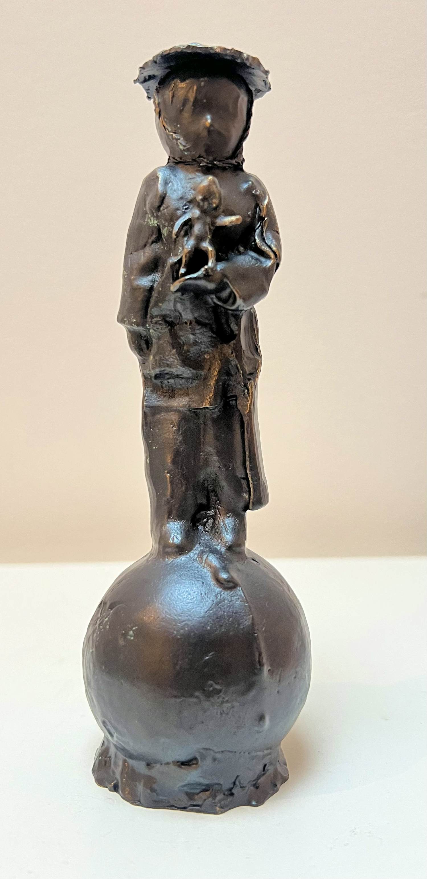 Nicolas Dings - Bronzen sculptuur | Mother earth kopen? Bied vanaf 200!