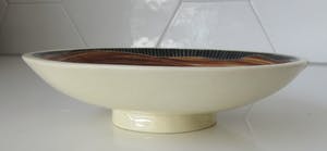 Niet of onleesbaar gesigneerd - Zeldzaam hand gedecoreerd schaaltje door George Pravda (Aus. Acteur) kopen? Bied vanaf 1!