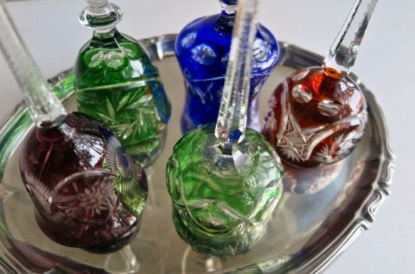 Niet of onleesbaar gesigneerd - 5 Boheemse gekleurde Stam Kelken - Geslepen loodkristal - 1920/30 kopen? Bied vanaf 1!