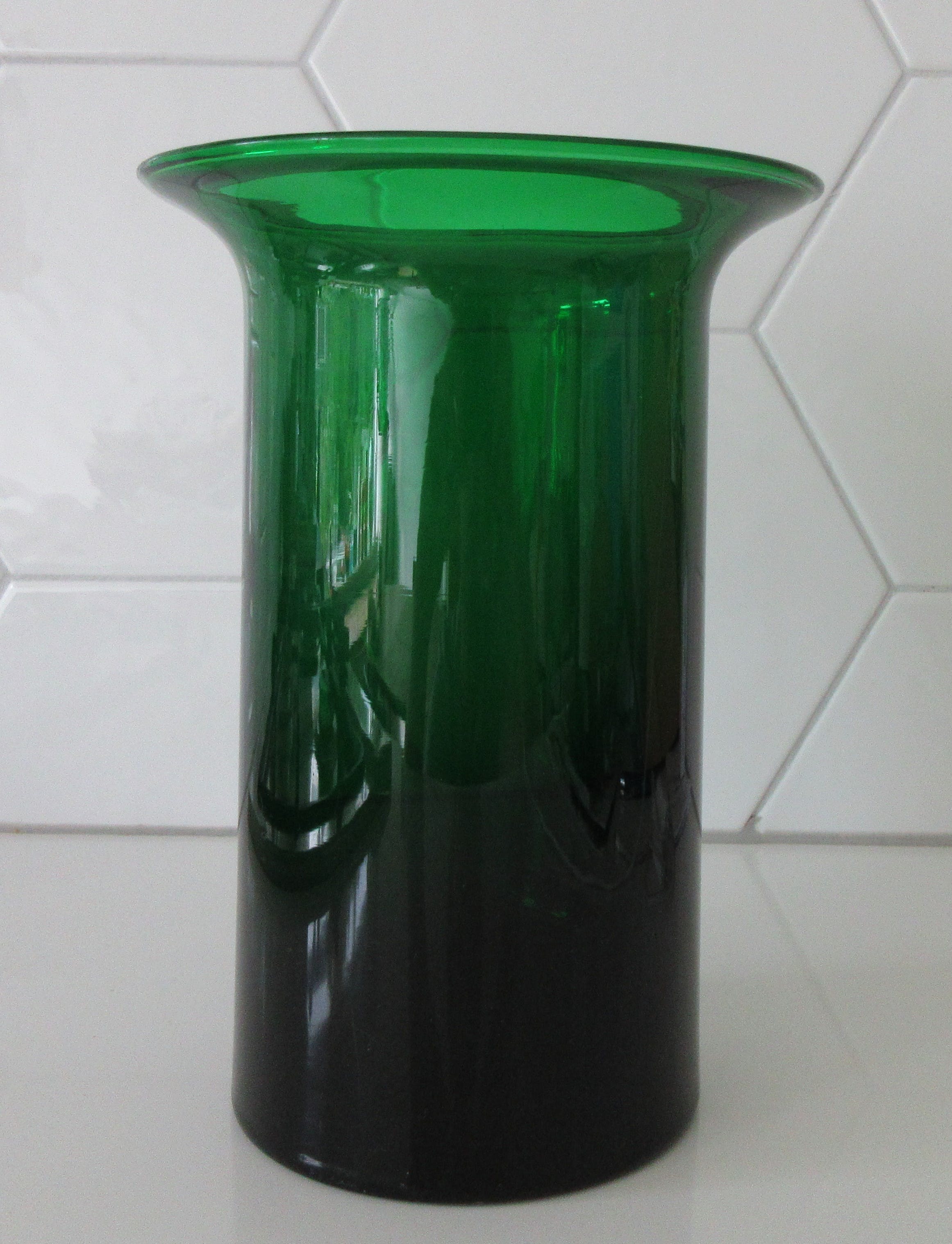 Per Lutken - Flesgroene Holmegaard cilindervaas model Gronland verkocht voor € 1!