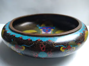 Niet of onleesbaar gesigneerd - Cloissonné schaal en vaas kopen? Bied vanaf 1!