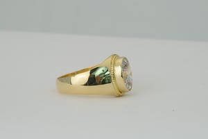 2536 - Fraaie 18 karaats geel-gouden Unisex ring - grote ovalen steen - gekeurd kopen? Bied vanaf 240!