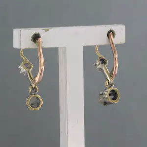 Goud met zilver oorhanger bezet met roos geslepen diamant 0.10ct F/G - P kopen? Bied vanaf 130!