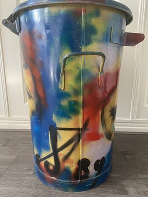 Herman Brood - Ijzeren vuilnisbak kopen? Bied vanaf 1000!