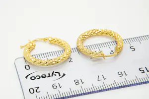 31 - Elegant paar (zo goed als nieuwe) geel-gouden & geruwde 18 Krt oorclips kopen? Bied vanaf 80!