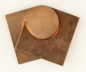 Lijsbeth Teding van Berkhout - Roodkoperen penning: Vierkant met Cirkel in Hoek, 1980 kopen? Bied vanaf 45!