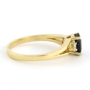 18k geel gouden ring met saffier tot. 0.80ct en briljant geslepen diamant 0.12ct kopen? Bied vanaf 375!