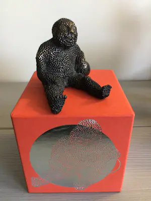 Carolein Smit - “ Zittende baby met bal “ kopen? Bied vanaf 129!