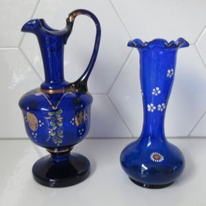 Niet of onleesbaar gesigneerd - Cobalt blauwe Boheems glazen kan en vaas kopen? Bied vanaf 10!