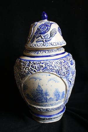 Niet of onleesbaar gesigneerd - Prachtige Grote Zeldzame Oude Deksel Pot (19e eeuw) kopen? Bied vanaf 1!