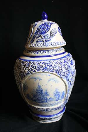 Niet of onleesbaar gesigneerd - Prachtige Grote Zeldzame Oude Deksel Pot (19e eeuw) verkocht voor € 1!